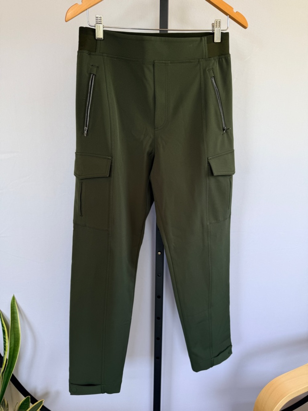 Athleta Cargo Pants - Green, size 8